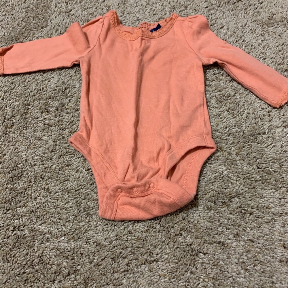 2 GAP Baby girl tops - Picture 2 of 2